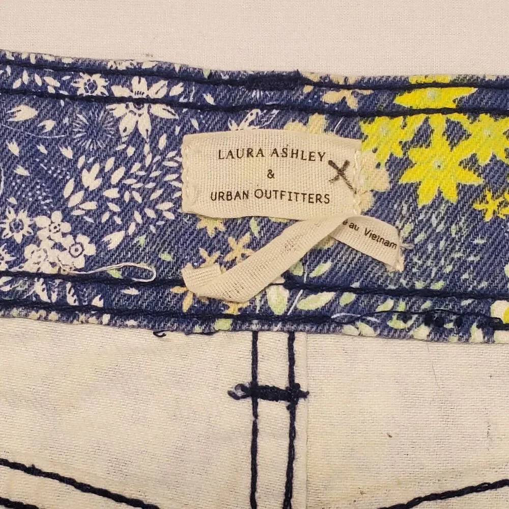 Laura Ashley & UO URBAN OUTFITTERS Denim Blue Floral Mini Jean Skirt Medium